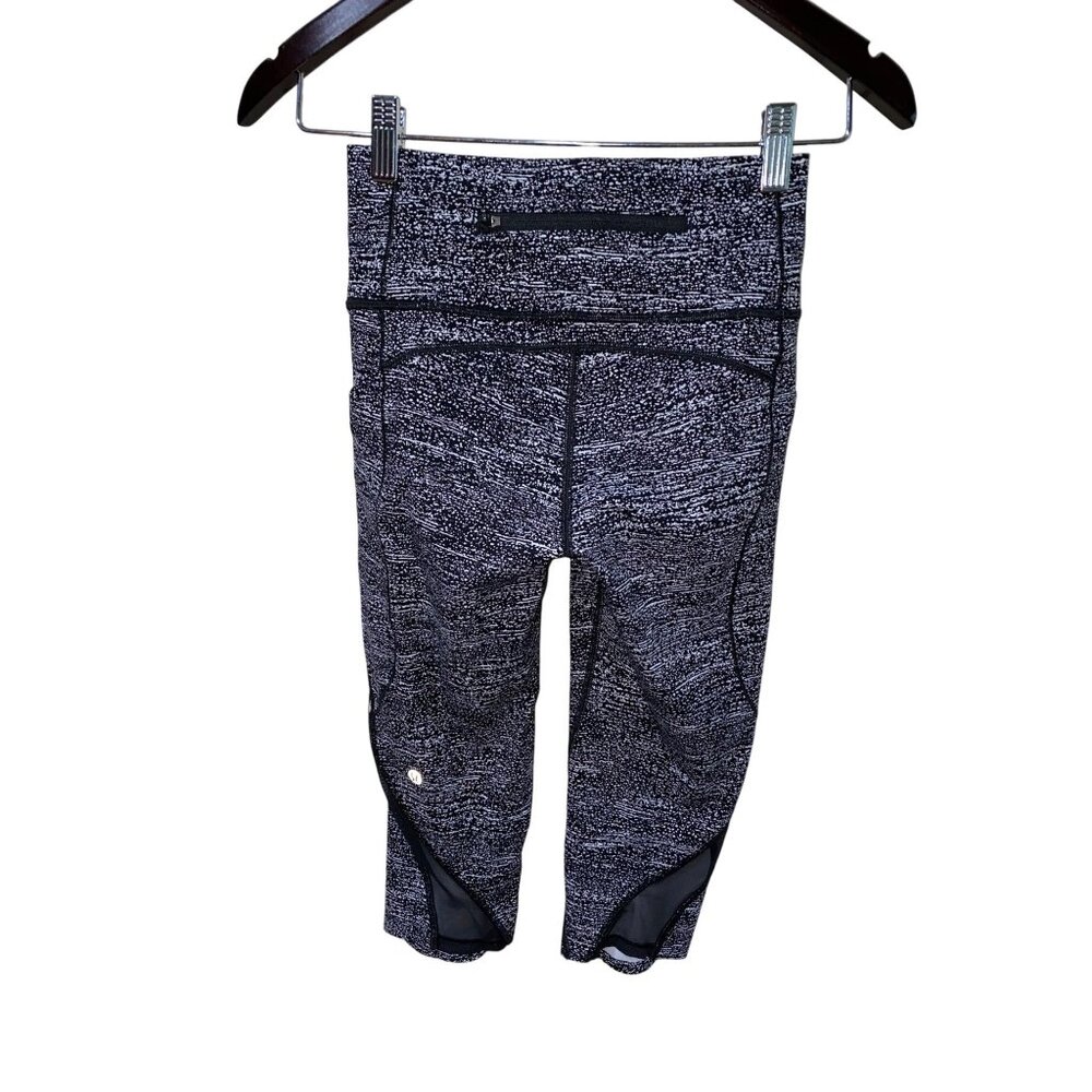Lululemon Pace Perfect Crop (17") Size 2 - Picture 4 of 8
